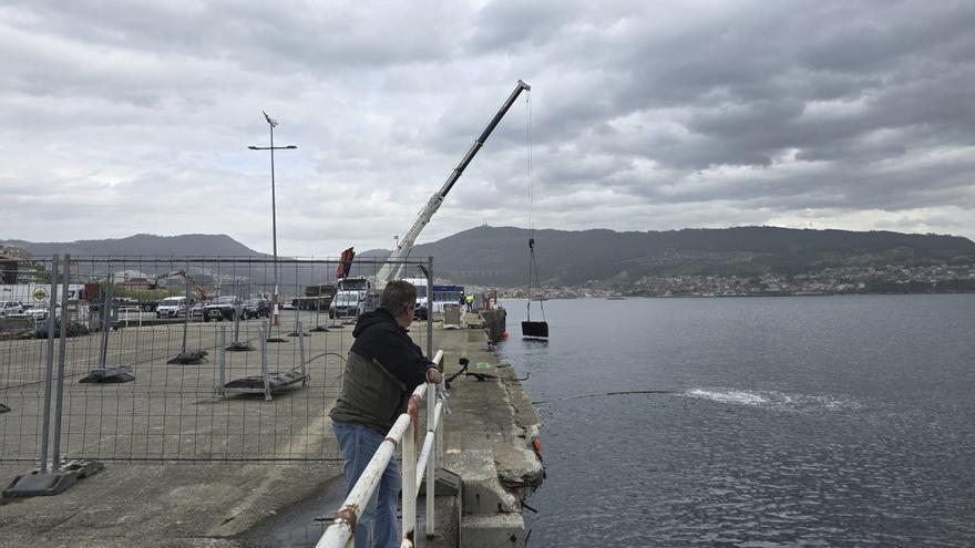 Llega el refuerzo para el muelle de Moaña
