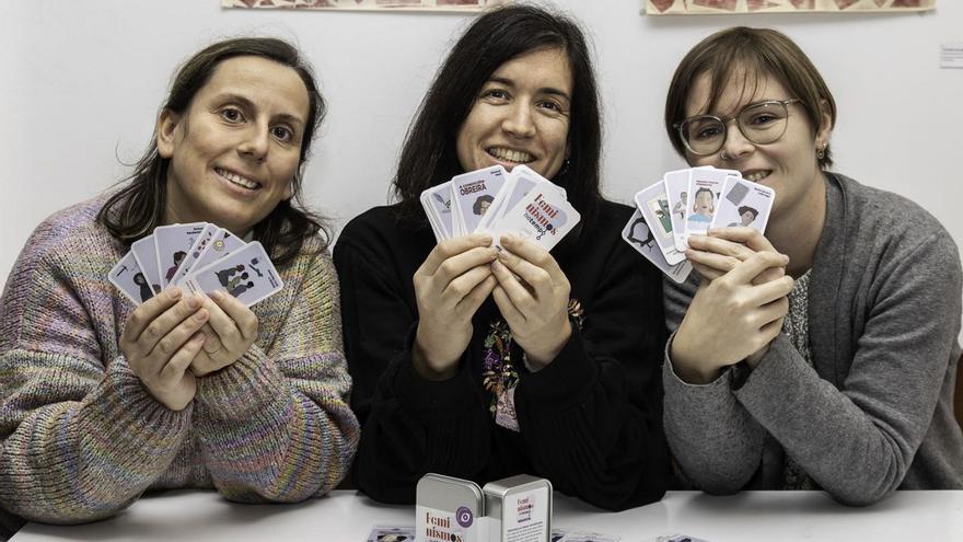 Raquel Veiga, Noelia Darriba e Tania Merelas, onte, na presentación dos naipes en Vigo.