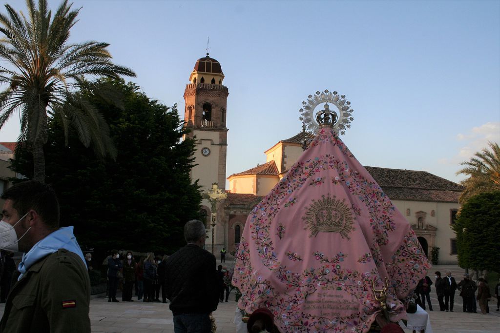 La Virgen de las Huertas vuelve a su casa arropada por decenas de lorquinos