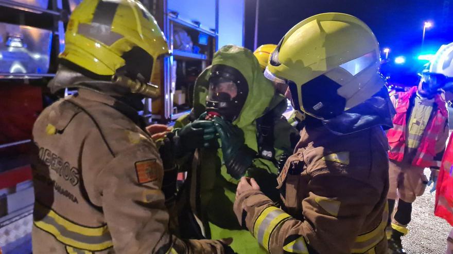 Los Bomberos de Zaragoza intervienen para controlar una posible fuga de gas en la terminal de Adif en Plaza