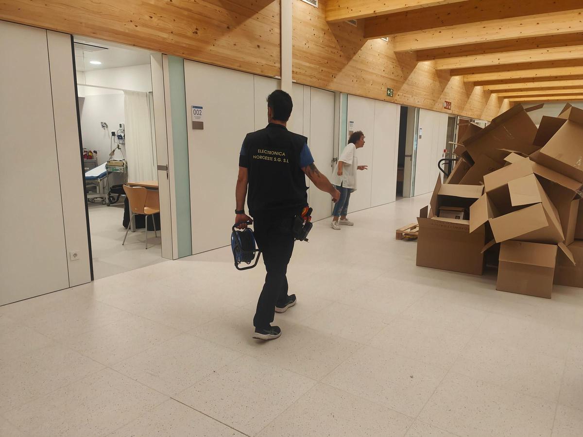 Las imágenes de la primera mañana de funcionamiento del nuevo centro de salud de Moaña