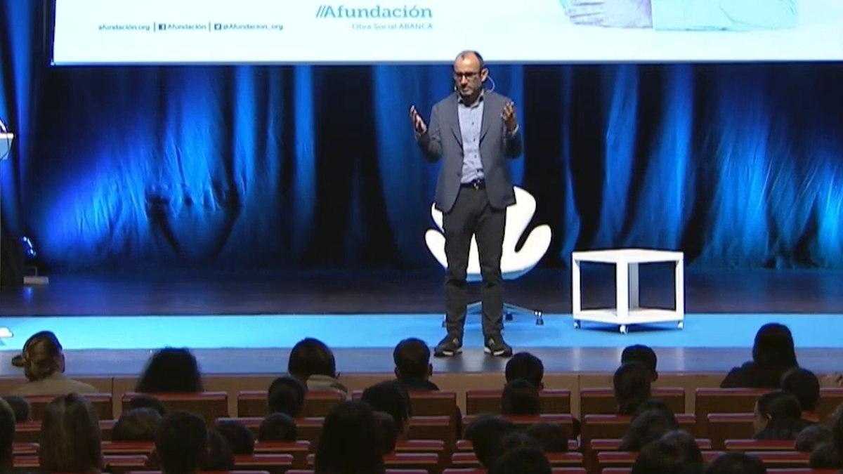 Rafael Santandreu en su conferencia en Santiago