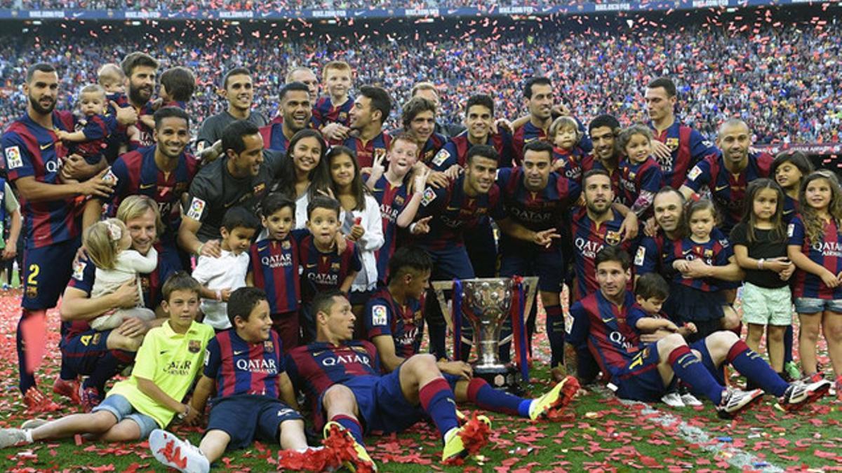 Los futbolistas del Barcelona celebraron la Liga sobre el césped