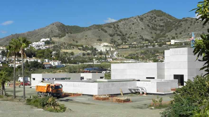 Los trabajos en la planta cortan el tráfico en algunos puntos de su entorno.