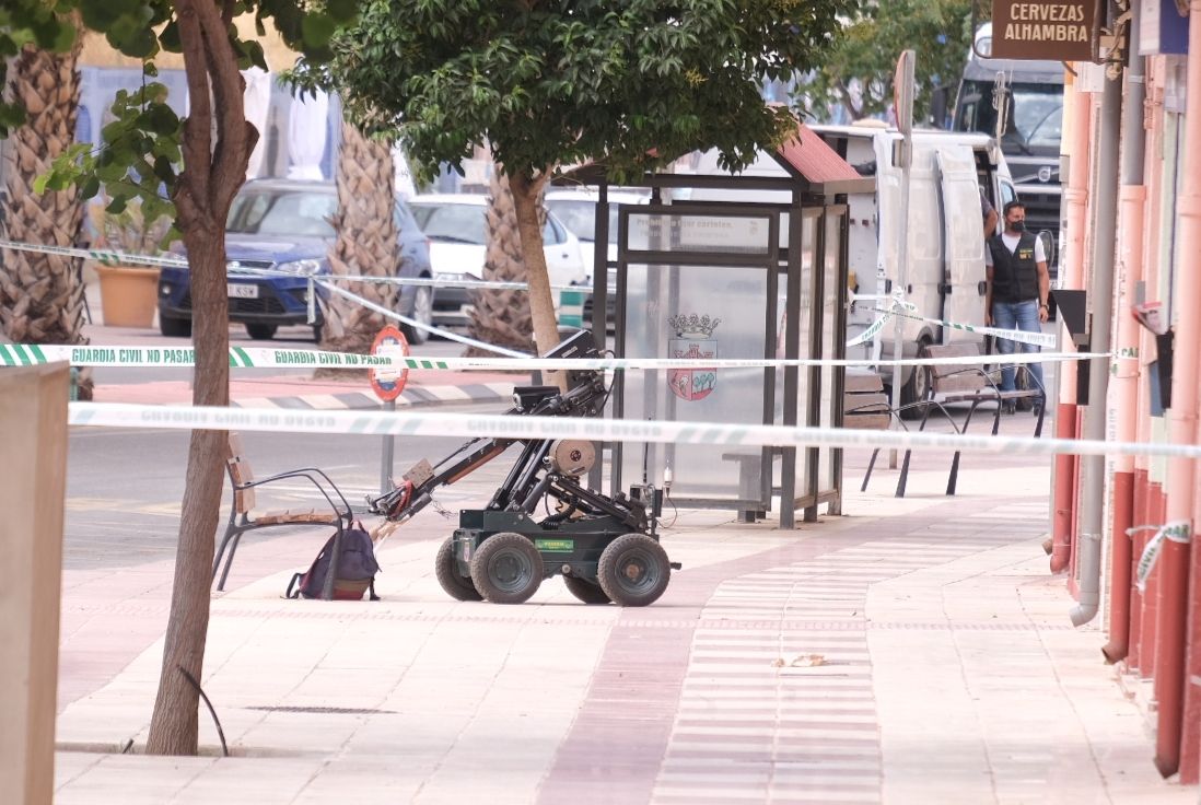 La Guardia Civil explosiona la mochila sospechosa en Sax y descarta la presencia de una bomba