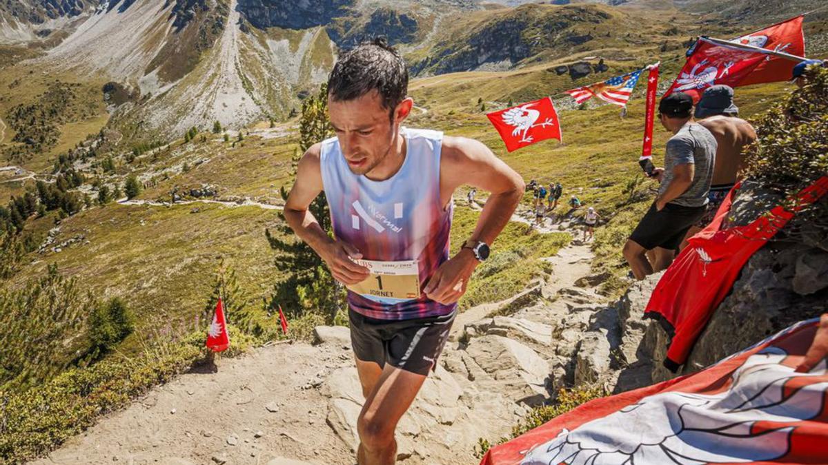 Kilian Jornet va patir rampes i va acabar cinquè | VALENTIN FLAURAUD/EFE