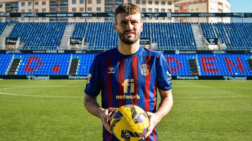 El Real Zaragoza busca un lateral derecho ofensivo para sustituir a Francho Serrano