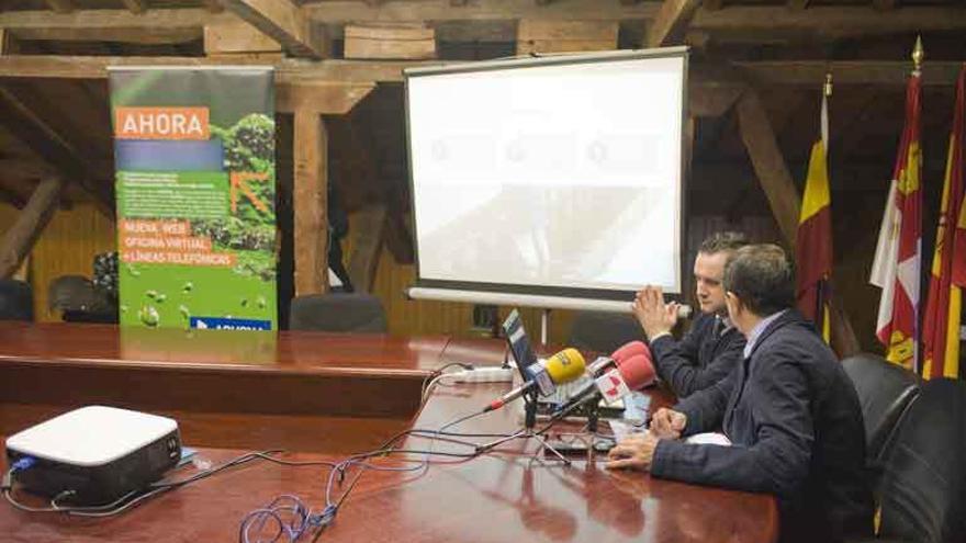 Nicolás Esmorís durante la presentación de la web de la concesionaria del servicio de agua.