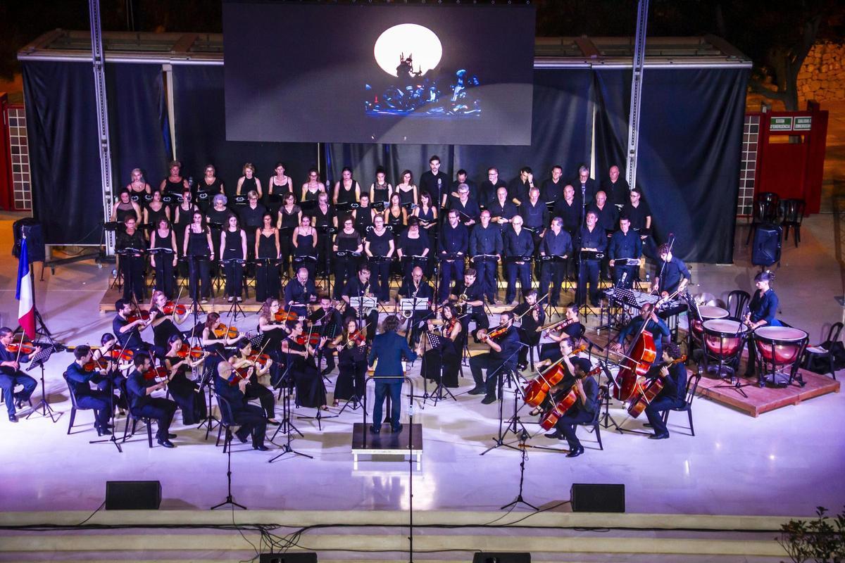 Un momento del concierto anoche en la Casa de Cultura de Crevillent