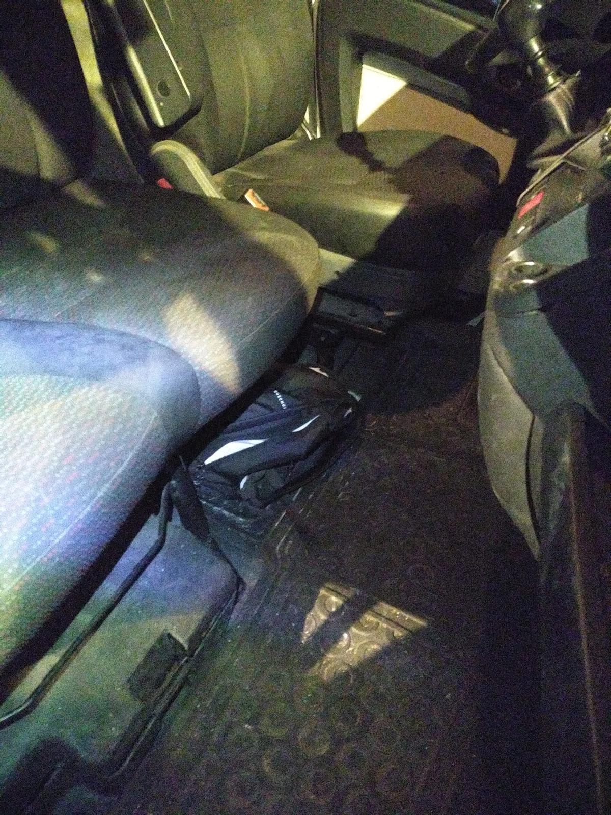 Enxampen un conductor a Caldes amb dues pistoles carregades i un silenciador ocults sota el seient d'una furgoneta