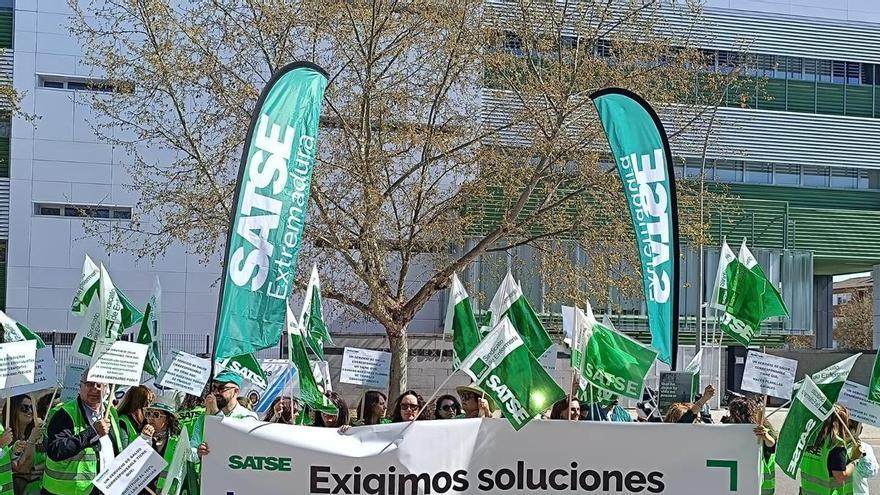 Enfermeras y fisioterapeutas se concentran en Mérida para exigir medidas de conciliación