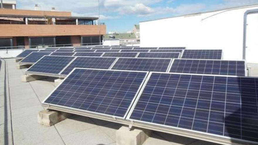 Placas solares en una empresa valenciana en Patraix.