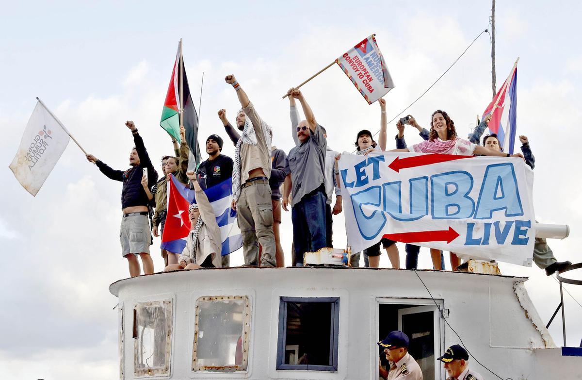 Integrantes del Convoy Nuestra Amércia llega a La Habana con ayuda humaniaria, este martes