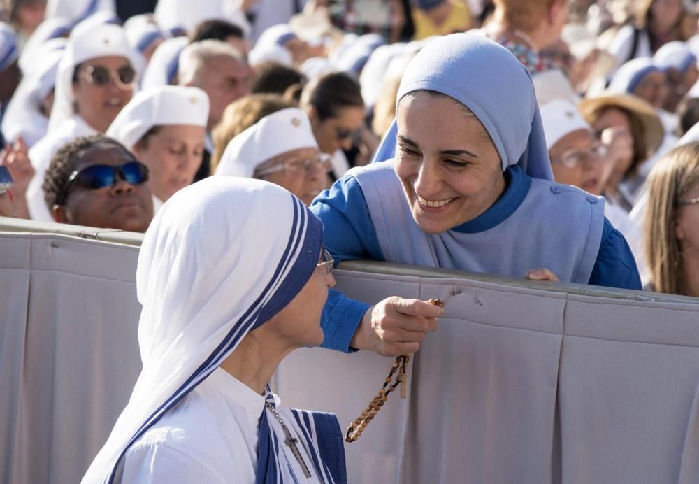 El Papa proclama santa a la madre Teresa de Calcuta