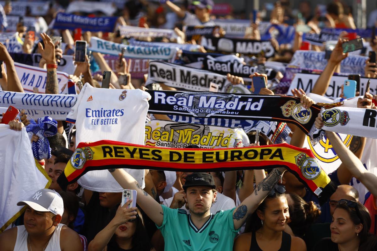 El Real Madrid celebra su 14ª Copa de Europa con la afición blanca