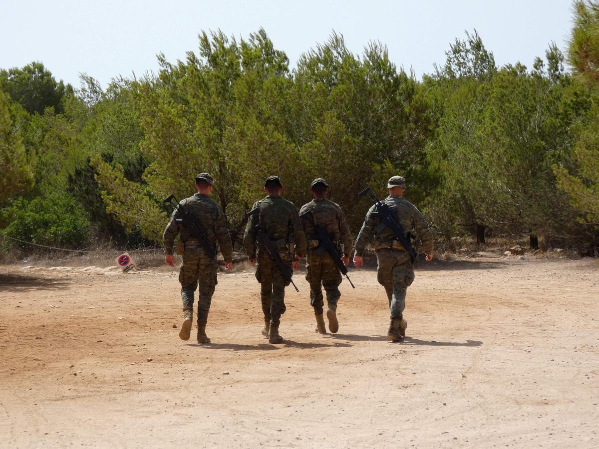 Los militares realizaron labores de reconocimiento por los alrededores de es Cap de Barbaria