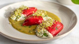 Pimientos rellenos de merluza y almejas en salsa verde de Joseba Arguiñano.