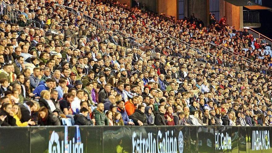 Aspecto de la grada de Río Bajo durante la última visita del Sevila a Balaídos el pasado 9 de febrero.