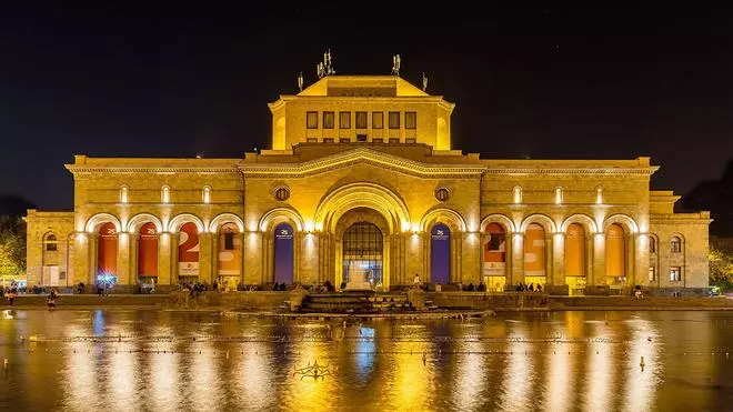 En nombre del monte sagrado