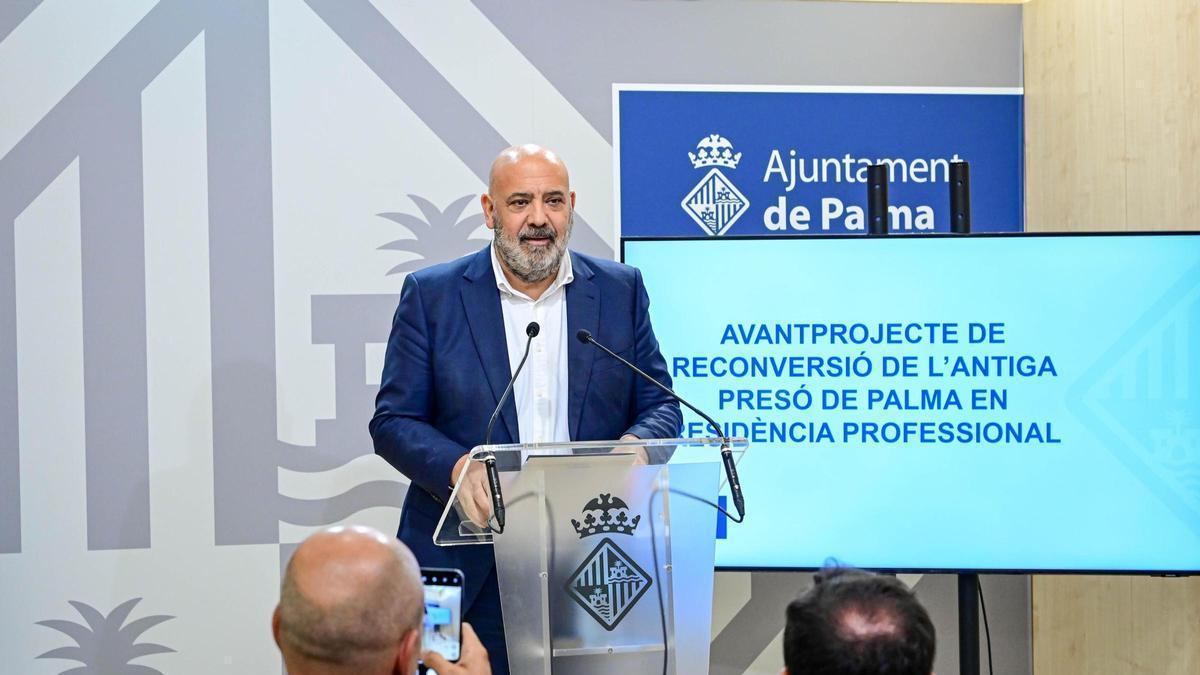 El alcalde de Palma presenta el anteproyecto de reconversión de la antigua prisión en una residencia profesional con 139 unidades habitacionales, más de 5.000 m² de zonas verdes y espacios comunes