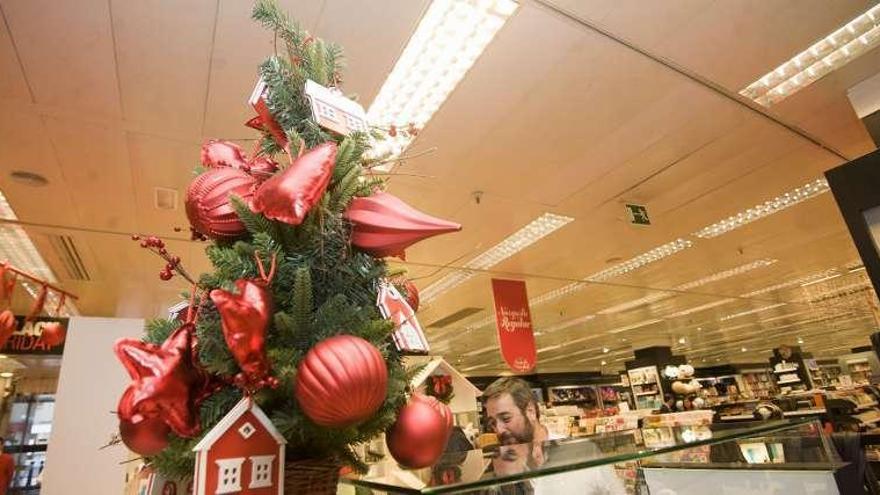 Decoración navideña en el centro comercial de Ramón y Cajal. 13fotos
