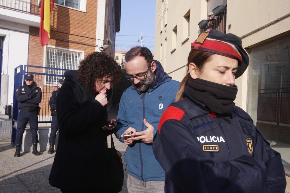 Concentració de protesta per les detencions dels alcaldes de Verges i Celrà