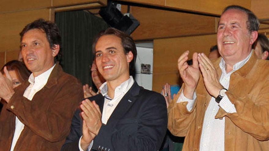 Rodríguez, reelegido presidente, con Mateo Isern y Álvaro Gijón.