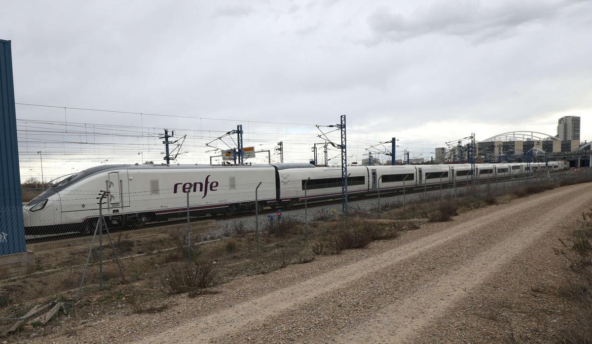 El tren 'Avril' de Talgo estuvo en pruebas en la Estación Delicias durante marzo de 2023.