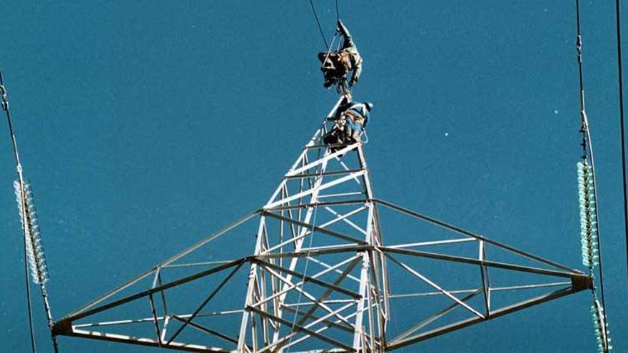 7.215 extremeños se unen a la compra colectiva de luz para pagar menos