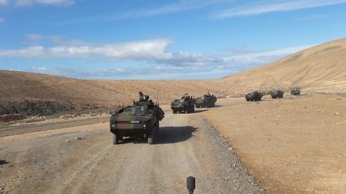 Ejercicios de adiestramiento terrestre en los campos militares de La Isleta y Pájara