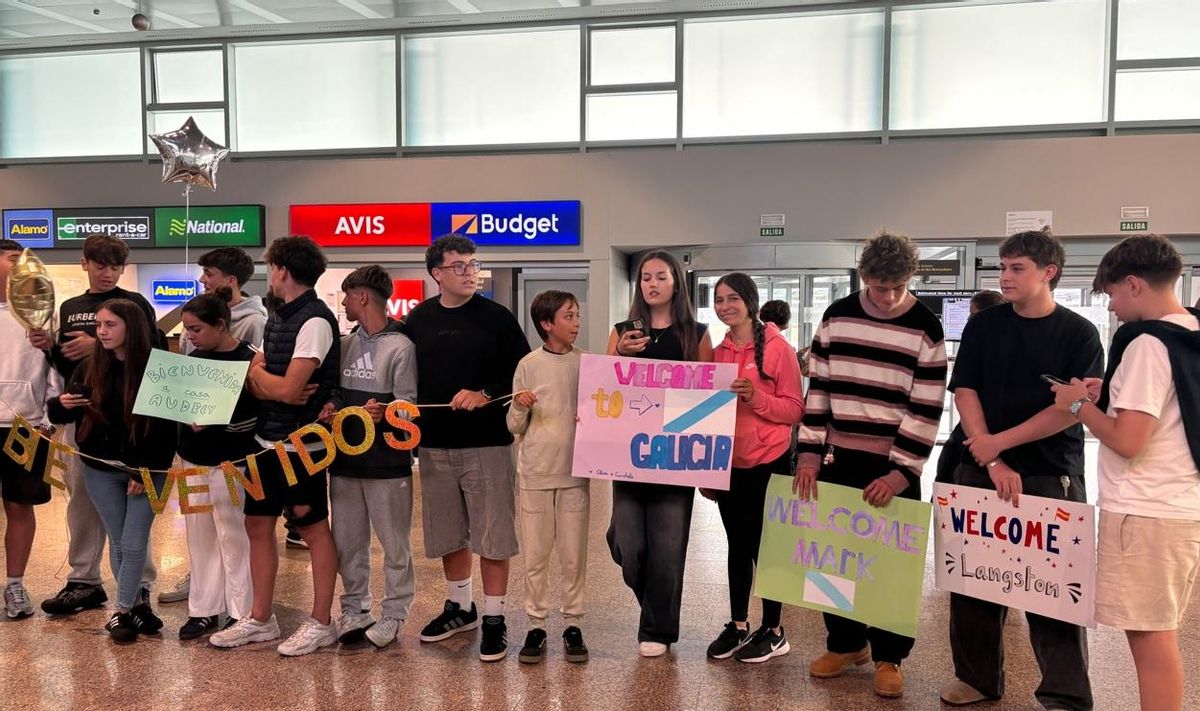 Acto de bienvenida en el aeropuerto