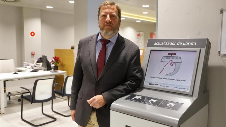 Ignacio Sanz, director de una oficina bancaria: &quot;El sector financiero está ahora más fortalecido&quot;