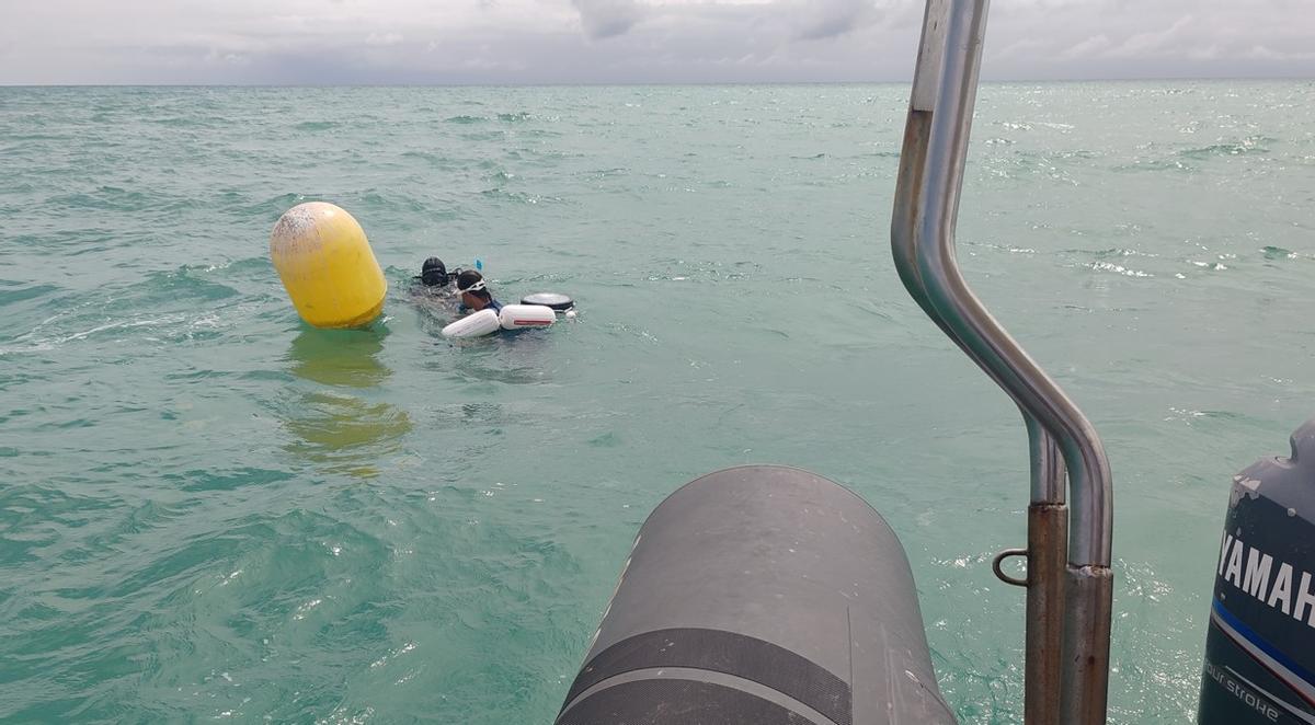 Así ha sido la instalación de boyas en el Port de Sagunt