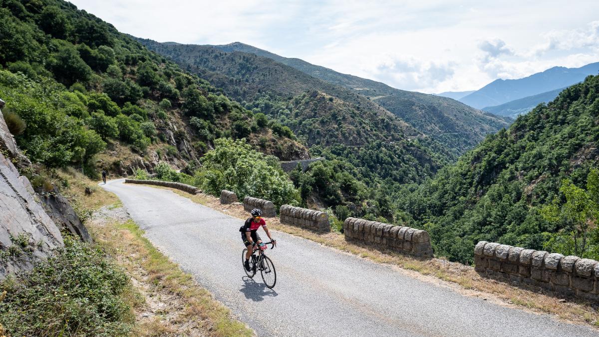 Ciclismo al aire libre y en plena montaña