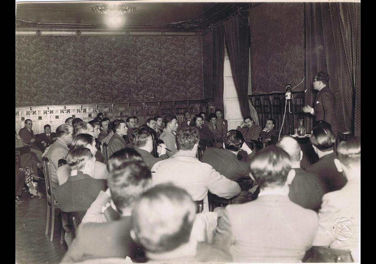 Conferencia no Liceo Compostelano sobre a literatura galega do s. XX (1935).