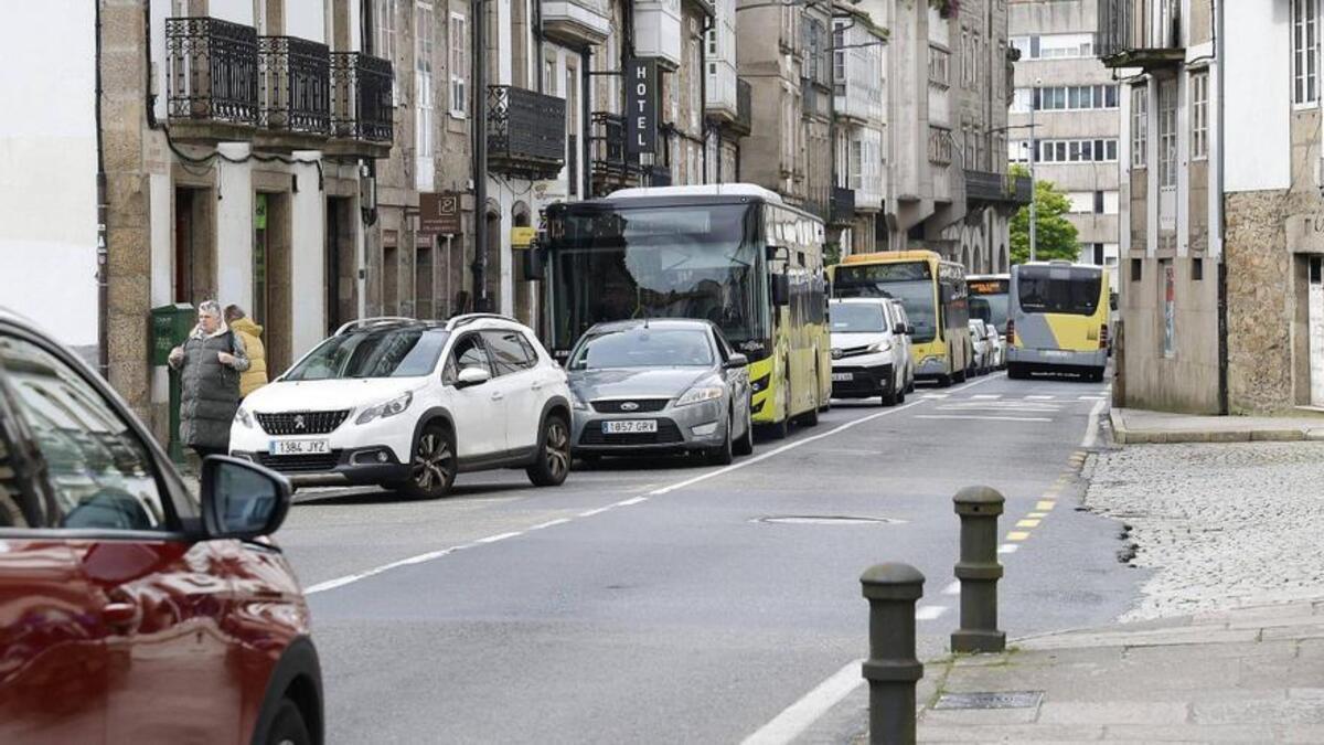 Carril sentido praza de Galicia que quedará cortado este lunes en Santiago