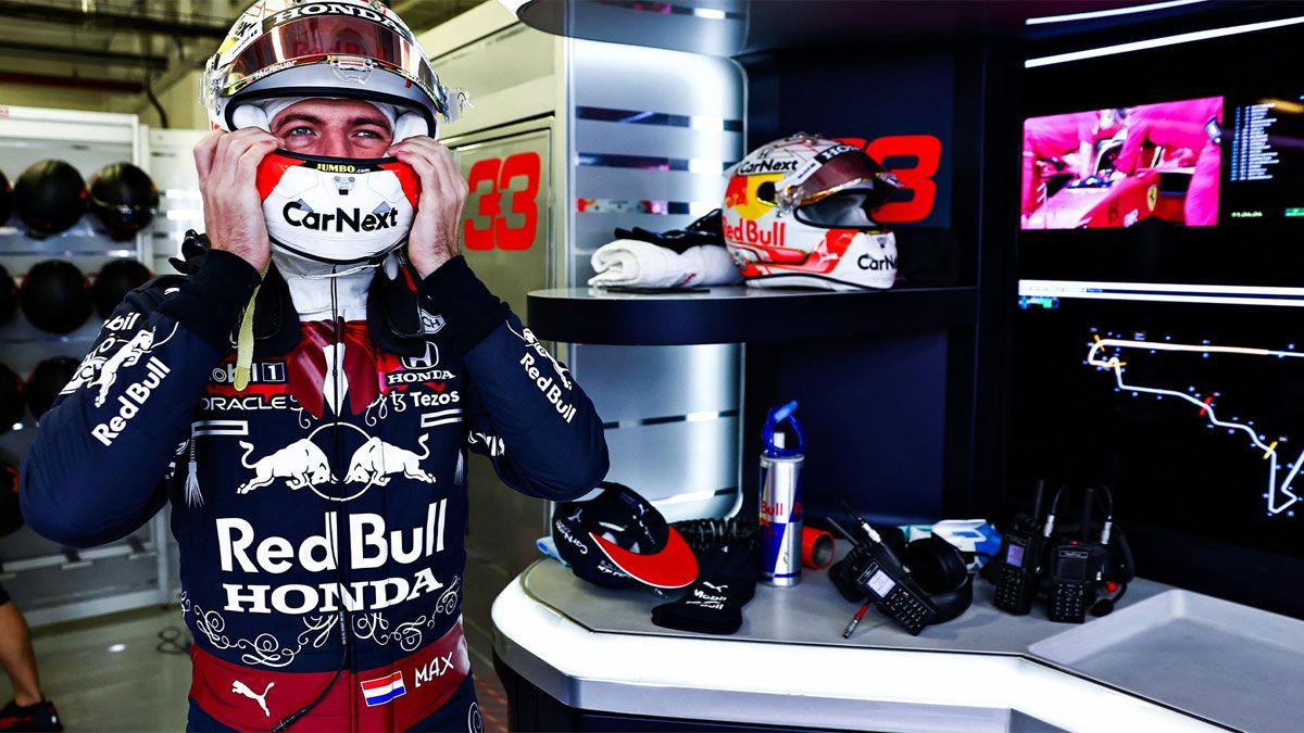 Verstappen, en el box de Red Bull