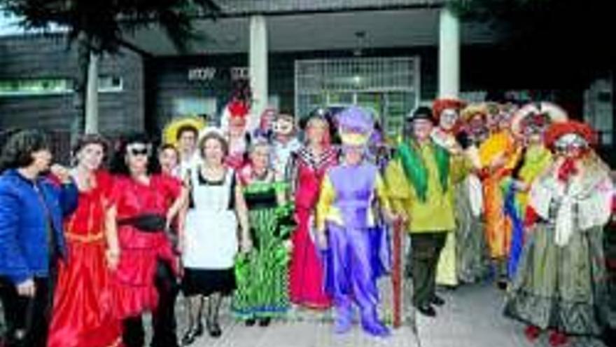 El hogar de La Data celebra el Carnaval con concursos y fiesta