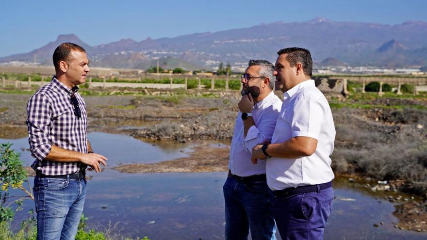 Mena plantea la regeneración del litoral de Las Galletas con más playa y paseo