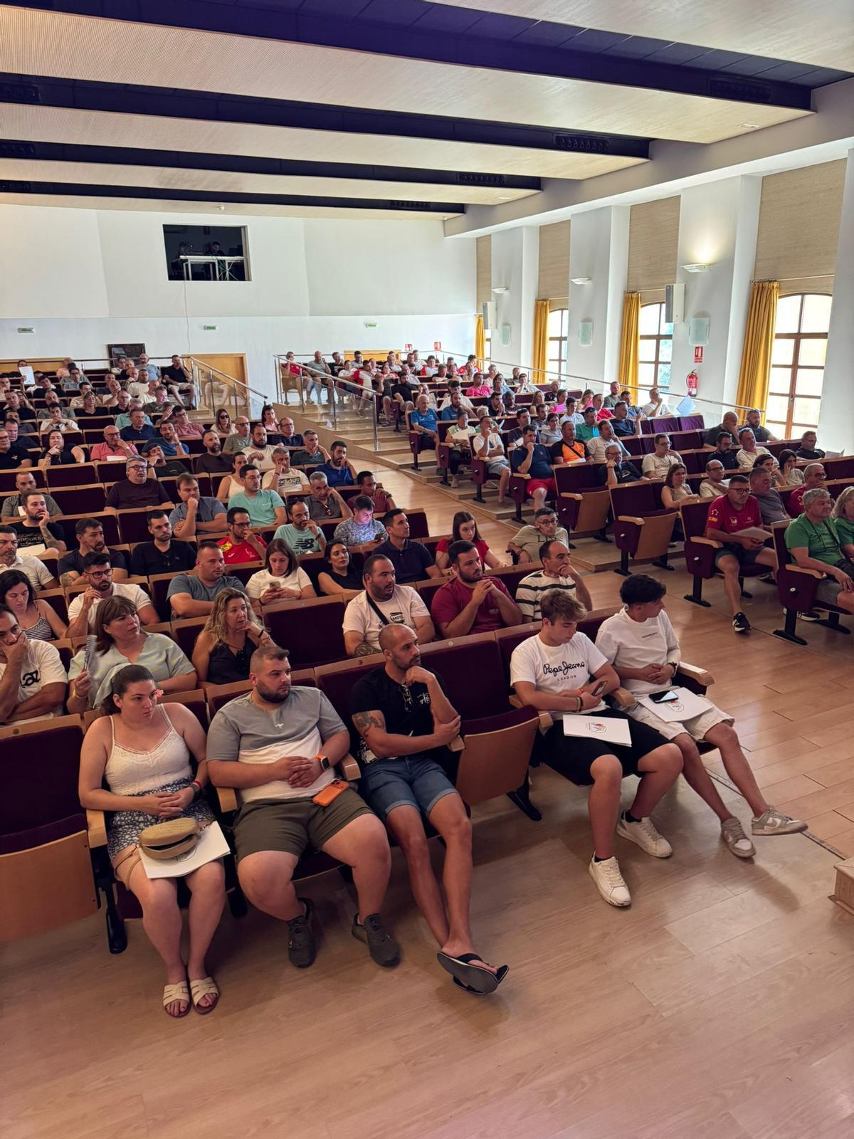 A la reunión han asistido representantes de varios colectivos de bous al carrer.