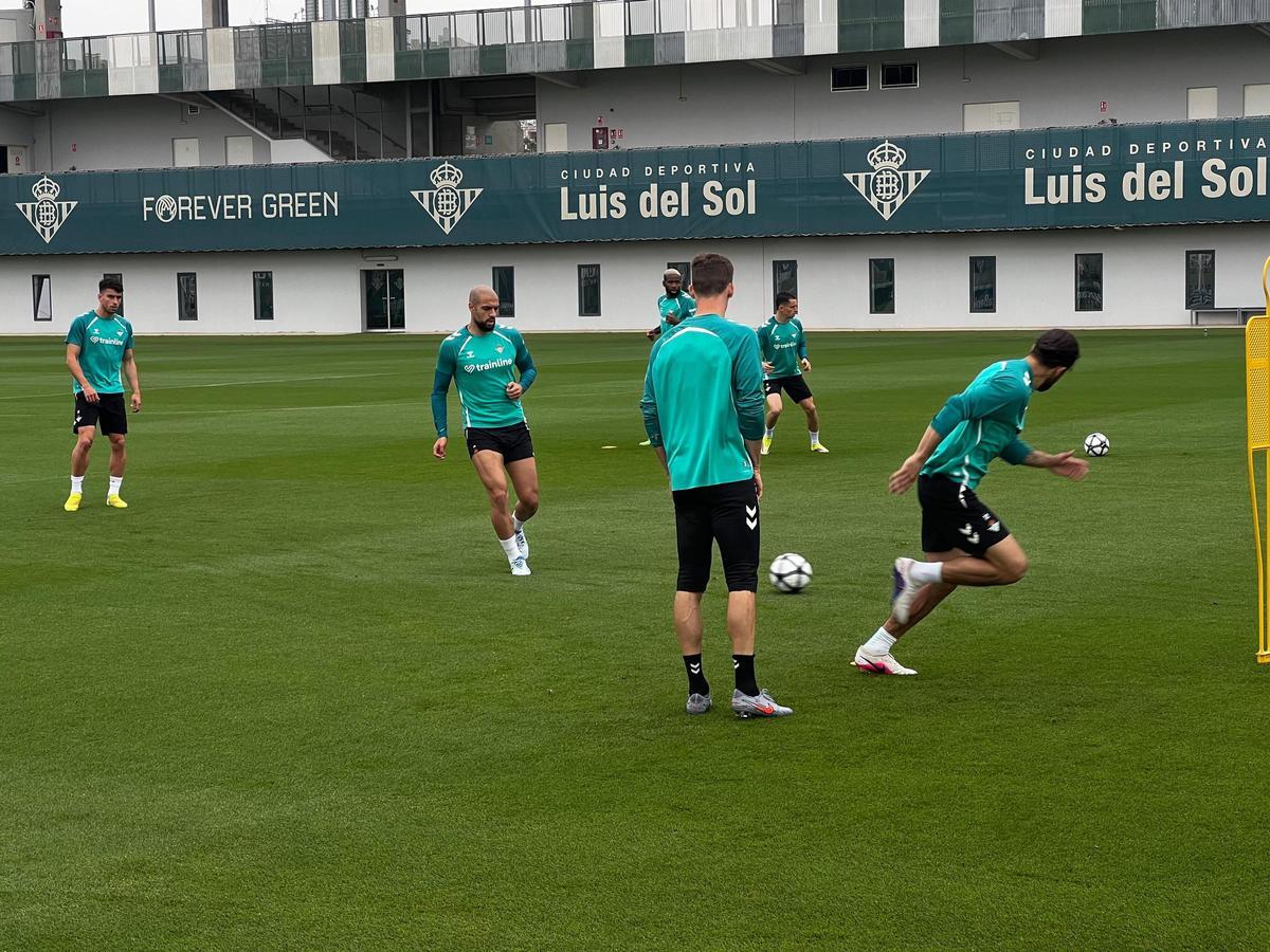Jugadores del Betis en un entrenamiento esta temporada en la CD Luis del Sol