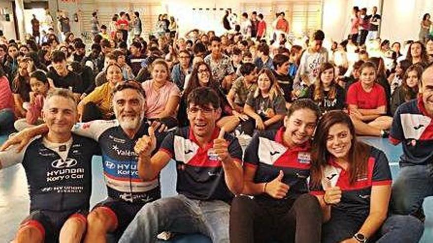 Jesús Mateu, Manuel Parrón, Maurice Eckhard, Esther Villaret, Rosana López y Ricardo Ten, ayer en el instituto Sa Serra.