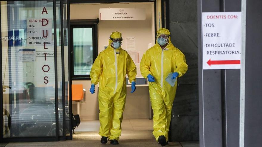 Coronavirus en Vigo: Los trabajadores de las ambulancias se protegen