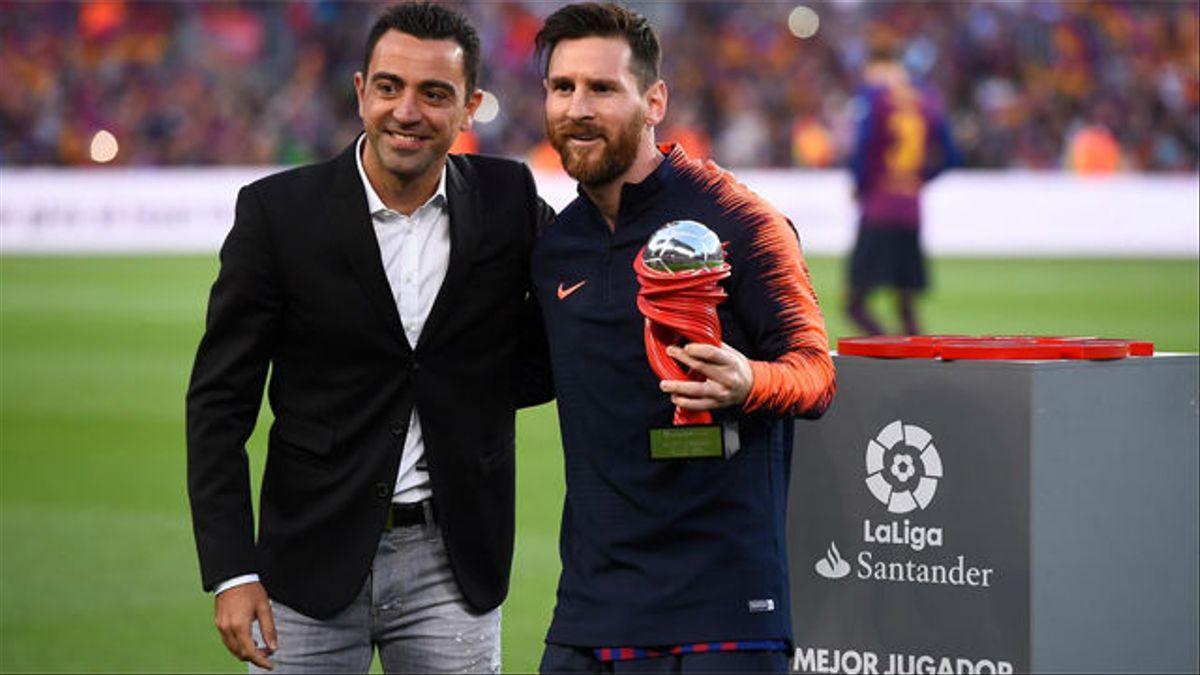 Xavi Hernández, junto a Leo Messi.