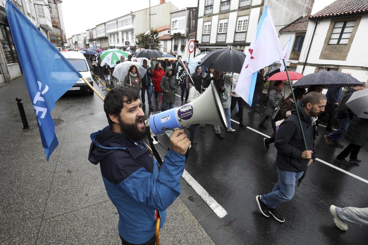 Manifestación en defensa de la enseñanza pública no universitaria este martes en Santiago