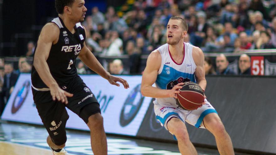 Un lance del encuentro del Monbus Obradoiro en Miribilla. // Obradoiro CAB