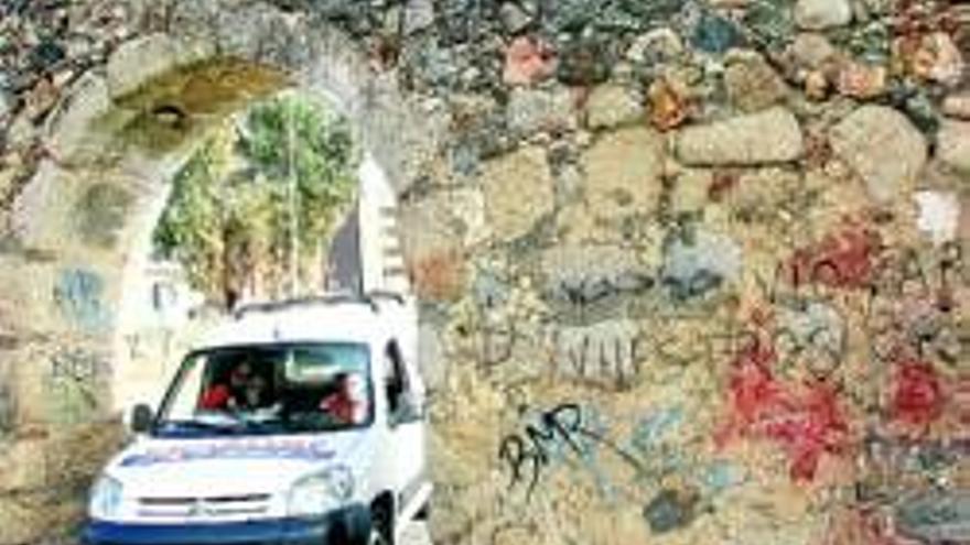 El Consorcio recopila daños de los grafiteros para llevarlos a la policía