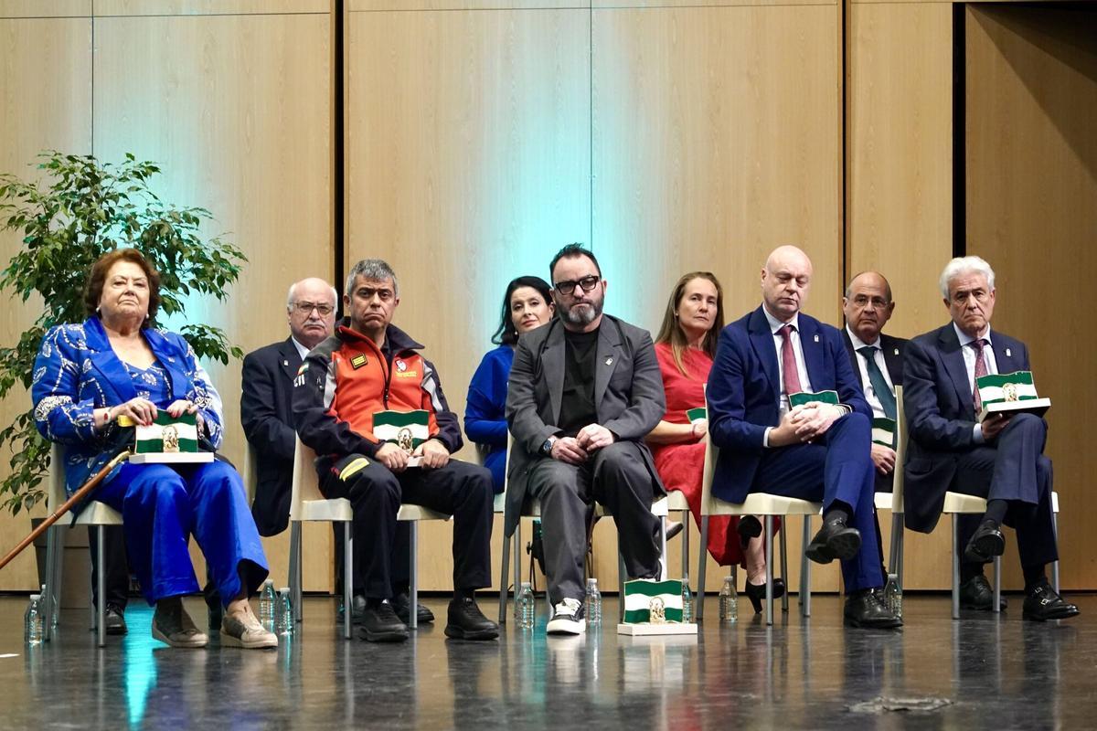 Los galardonados con las banderas de Andalucía en la provincia.