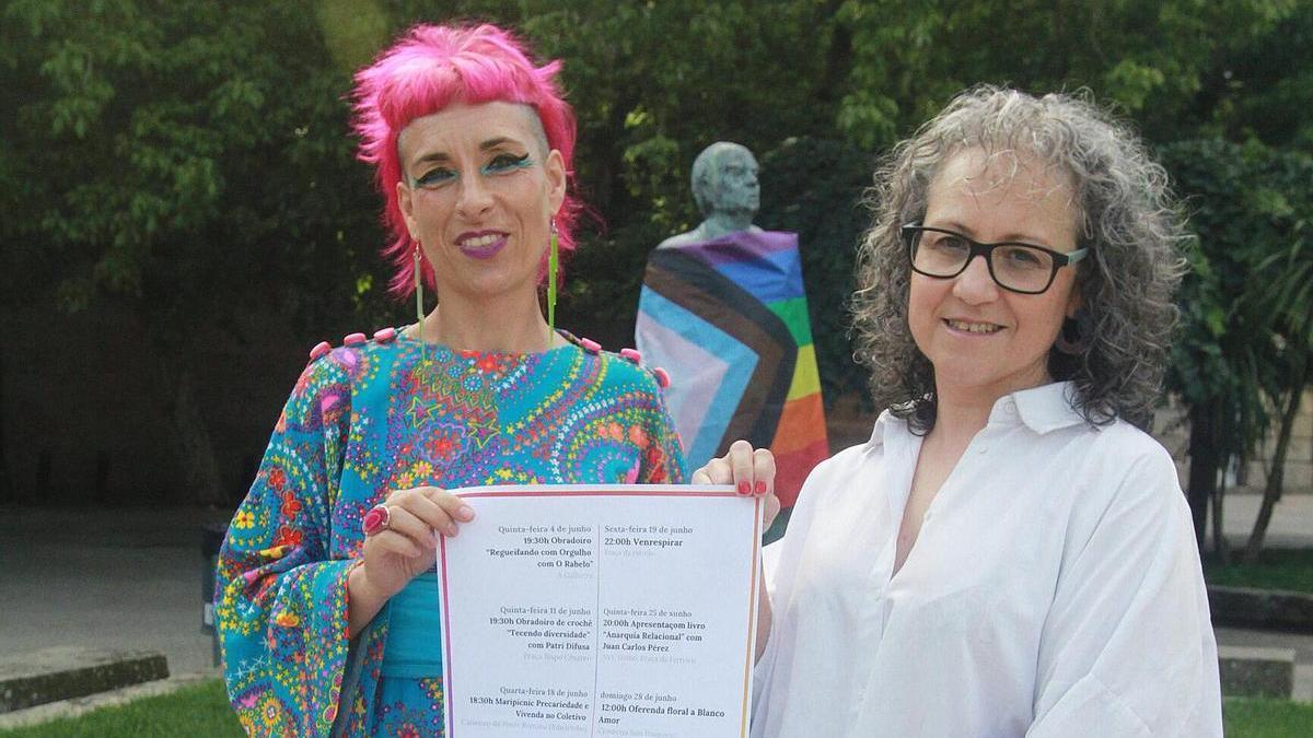 La presentacion de actos del mes del Orgullo ante la escultura de Eduardo blanco Amor