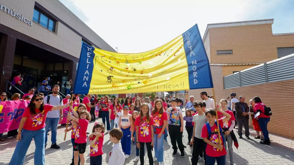 Las Trobades de l'Horta Nord y la Ribera llenan las calles de fiesta en defensa del valenciano